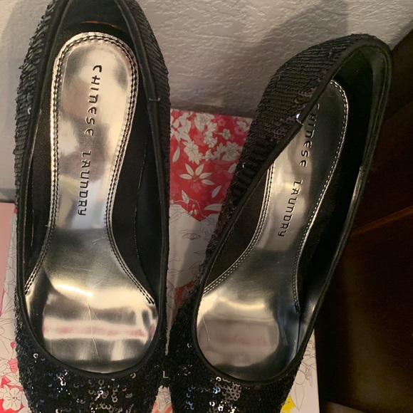 New in box flippy sequins sz 8 woman’s high heels black & silver sequins - Picture 2 of 5